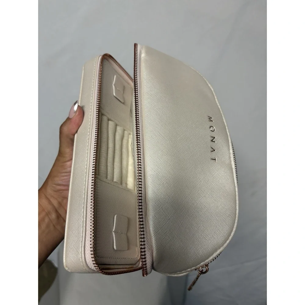 MONAT Travel Jewelry Case Organizer Beige faux Leather Rose Gold Zip